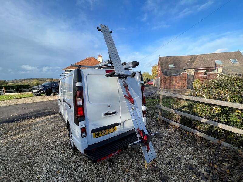 VAUXHALL VIVARO