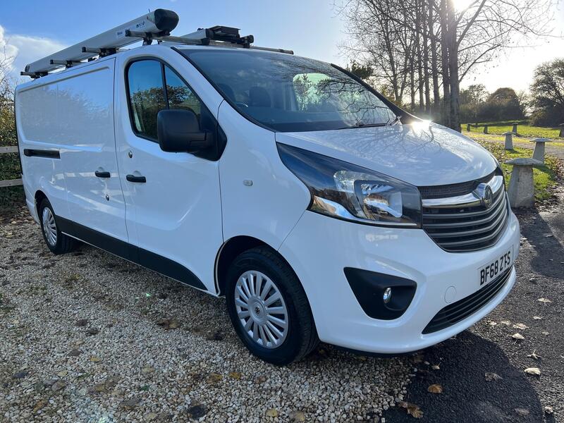 VAUXHALL VIVARO