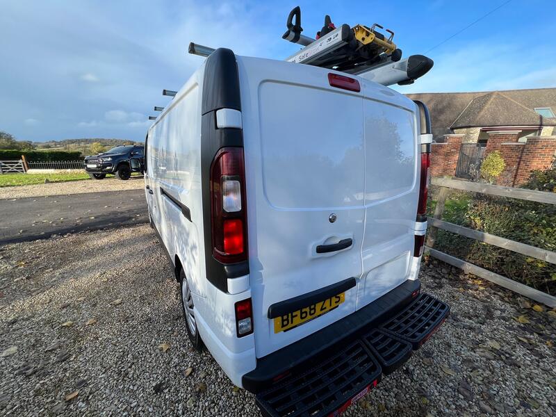 VAUXHALL VIVARO