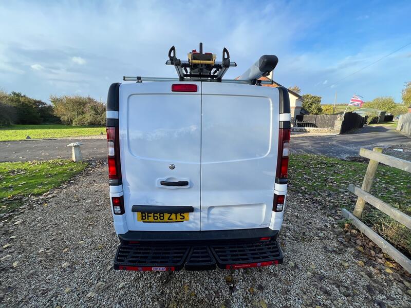 VAUXHALL VIVARO