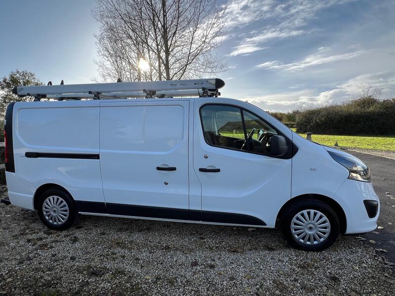 VAUXHALL VIVARO