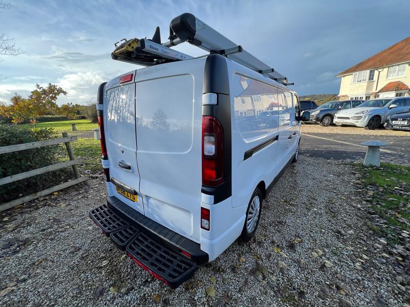 VAUXHALL VIVARO