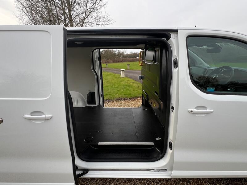 VAUXHALL VIVARO