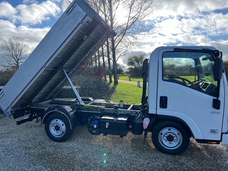 View ISUZU GRAFTER 1.9 D N35.125 Tipper