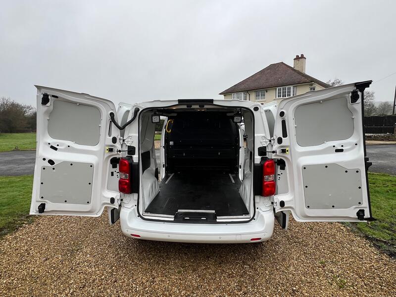 VAUXHALL VIVARO