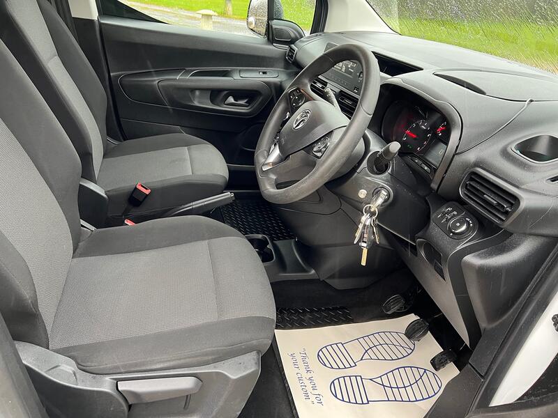 View VAUXHALL COMBO Cargo 1.5 Turbo D 2300 Sportive 