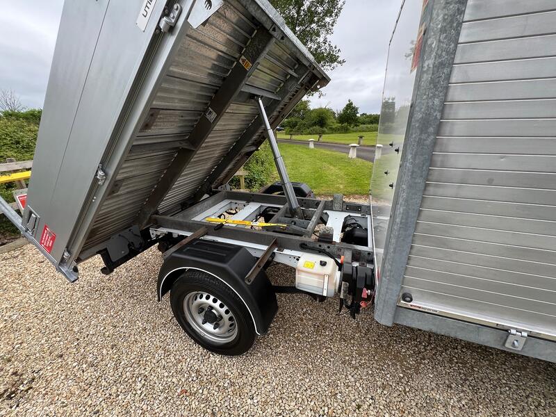 View FORD TRANSIT 2.0 350 Tipper & Tool Pod