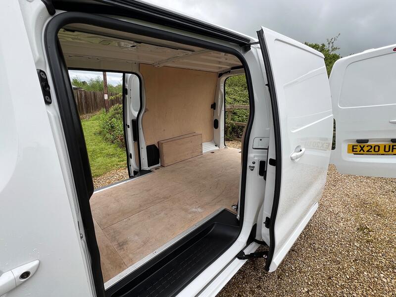 VAUXHALL VIVARO