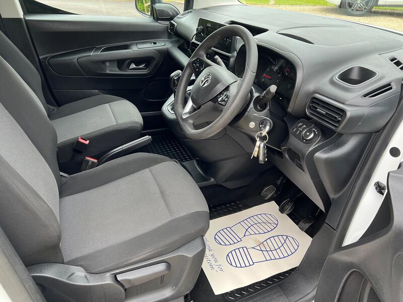 View VAUXHALL COMBO 1.6 Turbo D 2300 Sportive