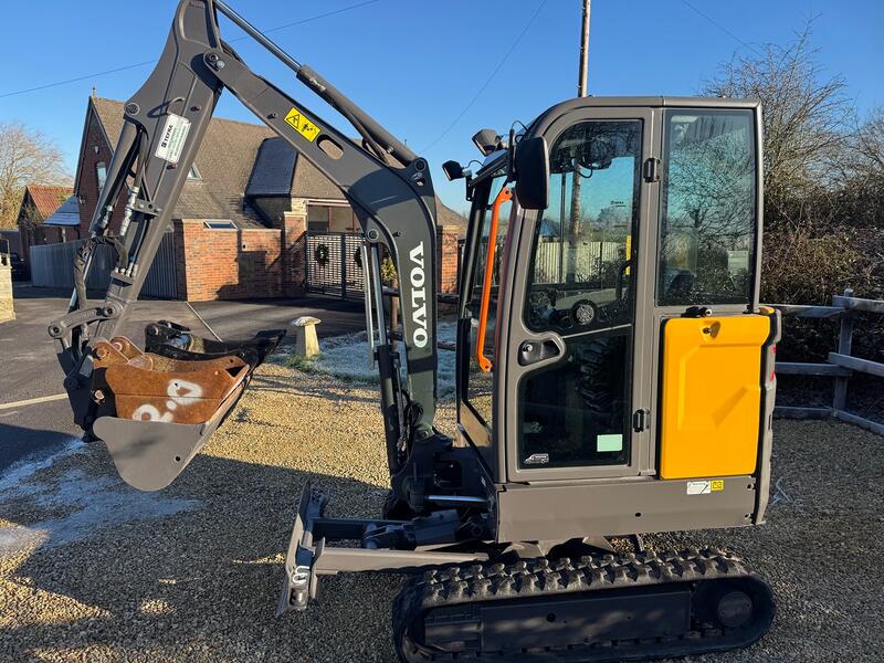 View VOLVO 1800 EC20E  EXCAVATOR