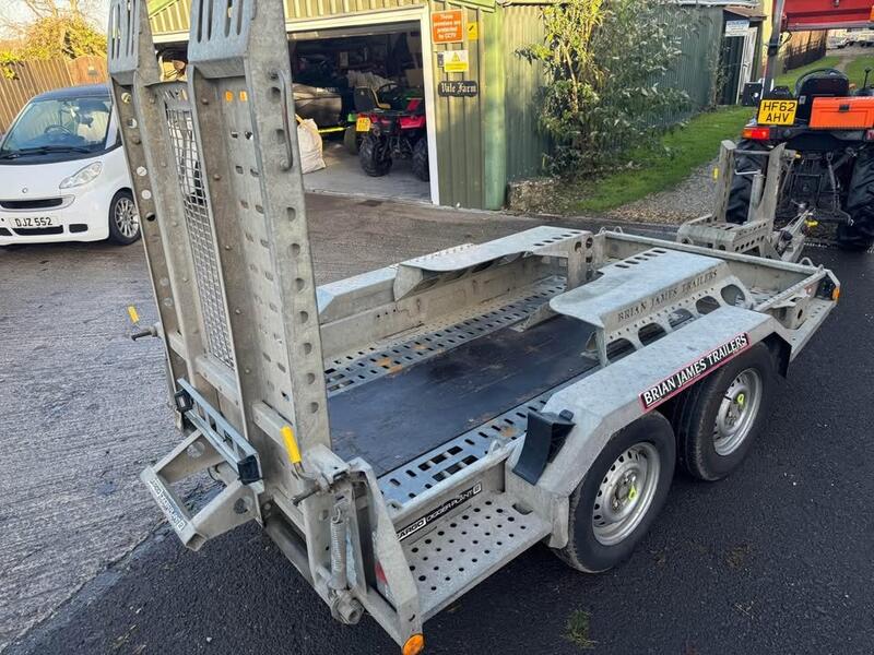 View FORD COURIER Brian James Digadoc Trailer