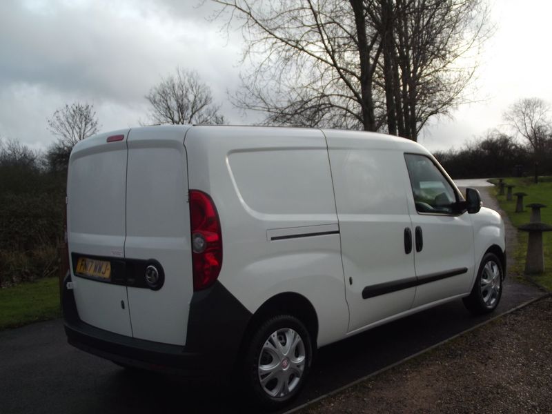 View VAUXHALL COMBO L2H1 2300 CDTI S-S
