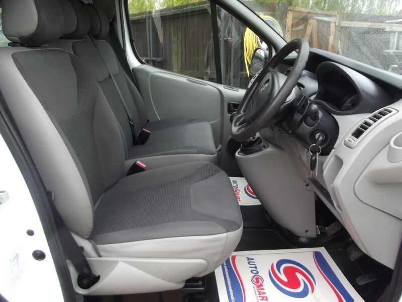 View VAUXHALL VIVARO MINI BUS COMBI CDTI