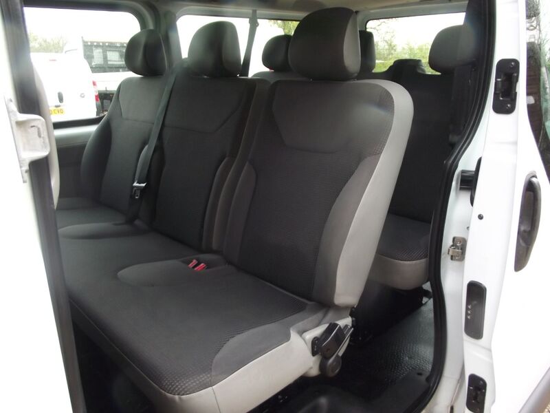 View VAUXHALL VIVARO MINI BUS COMBI CDTI