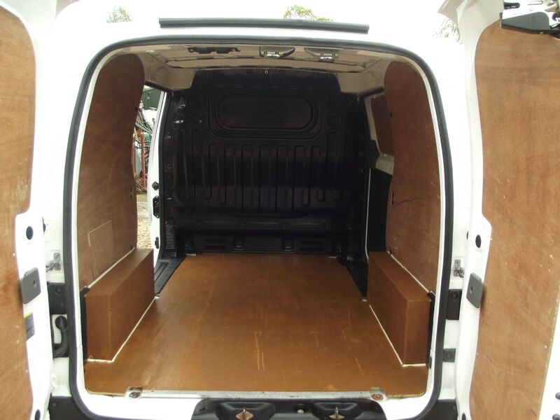 NISSAN NV200