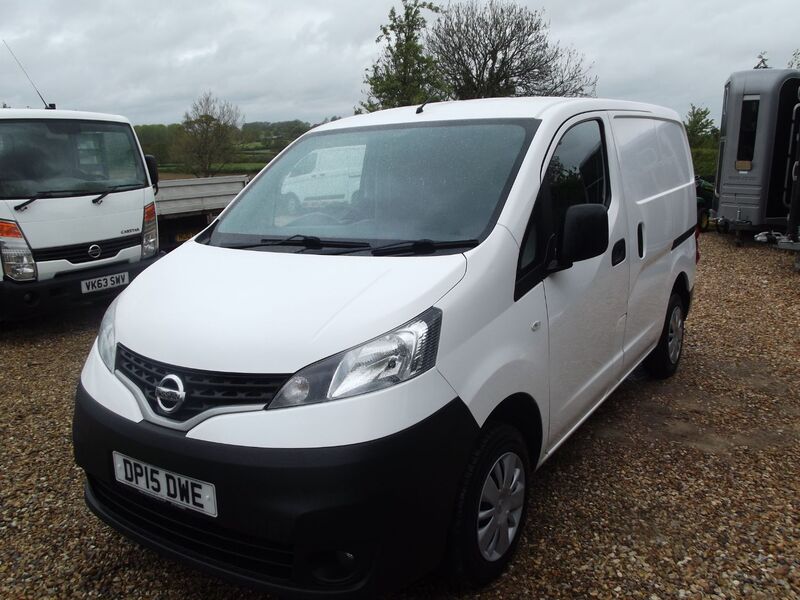 NISSAN NV200