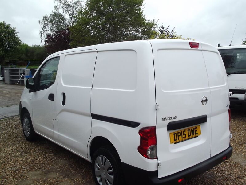 NISSAN NV200