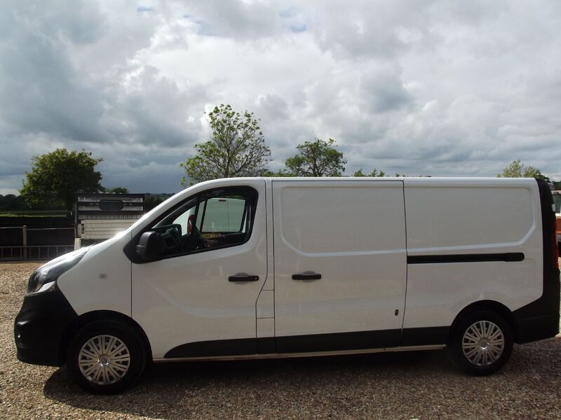 VAUXHALL VIVARO