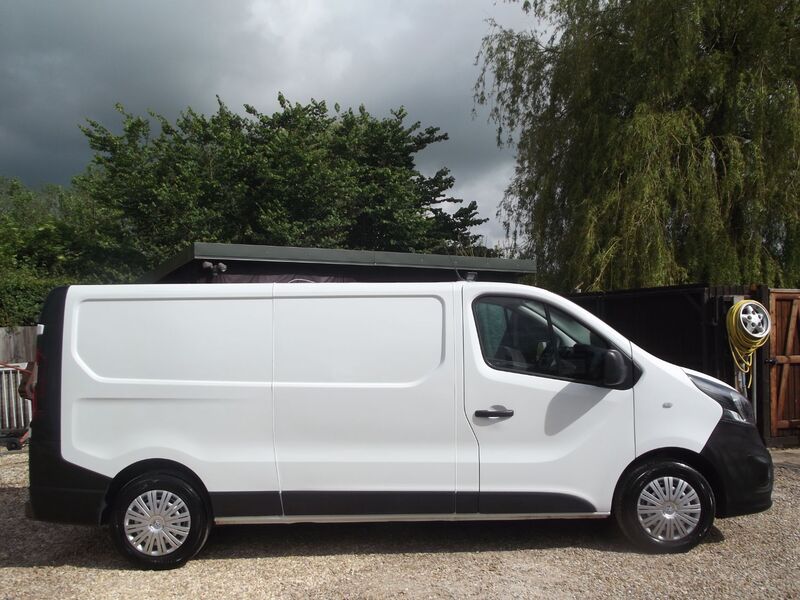 VAUXHALL VIVARO