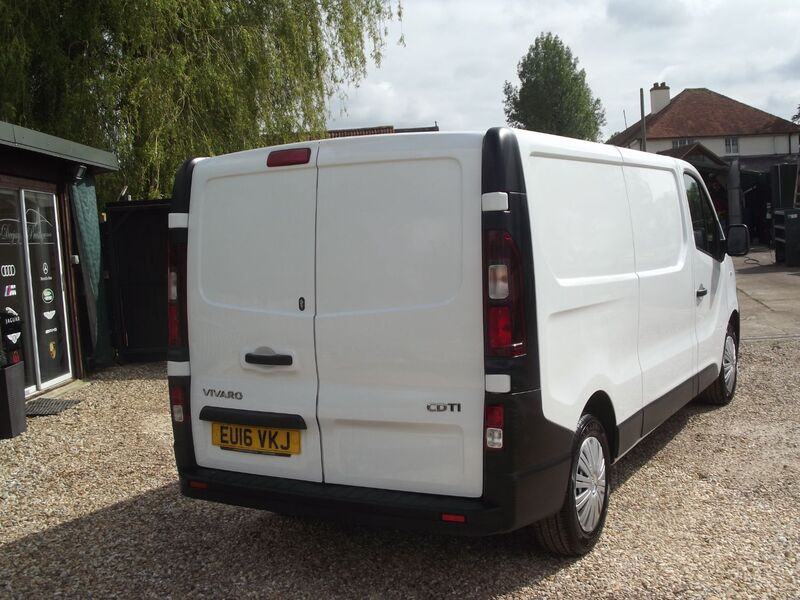 VAUXHALL VIVARO