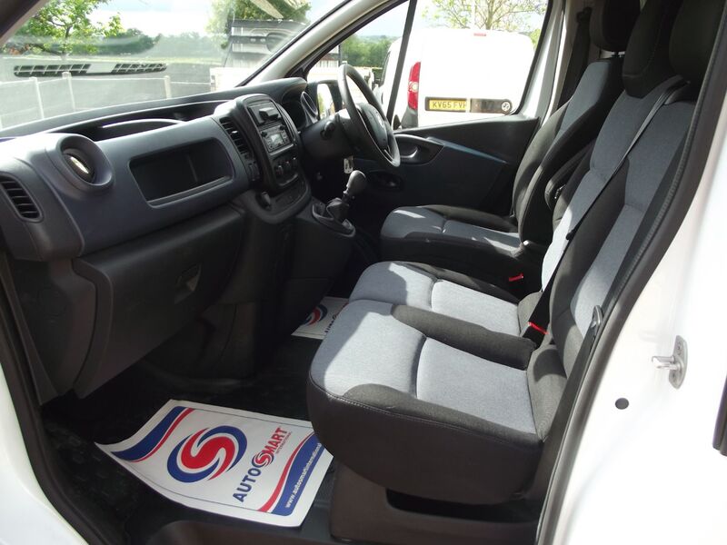 VAUXHALL VIVARO