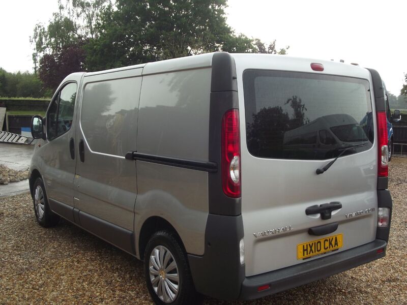 VAUXHALL VIVARO