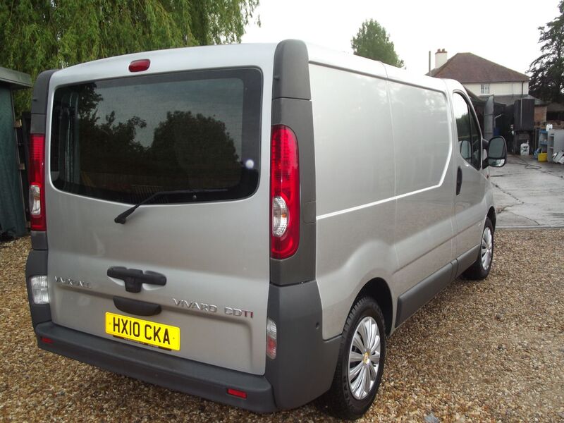 VAUXHALL VIVARO