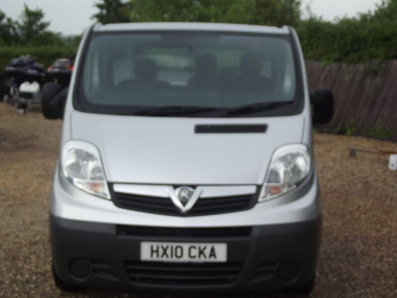 VAUXHALL VIVARO