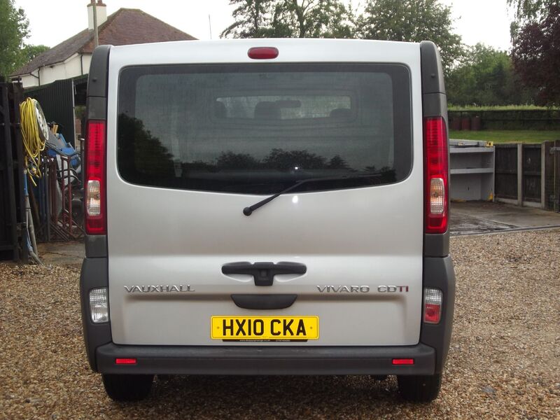 VAUXHALL VIVARO