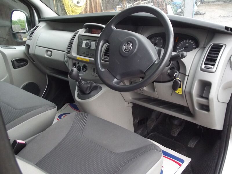 VAUXHALL VIVARO