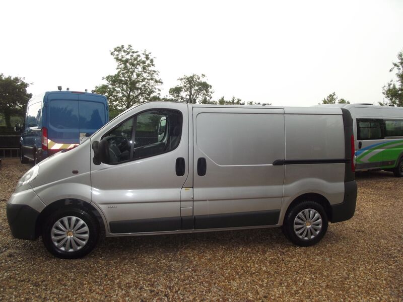 VAUXHALL VIVARO