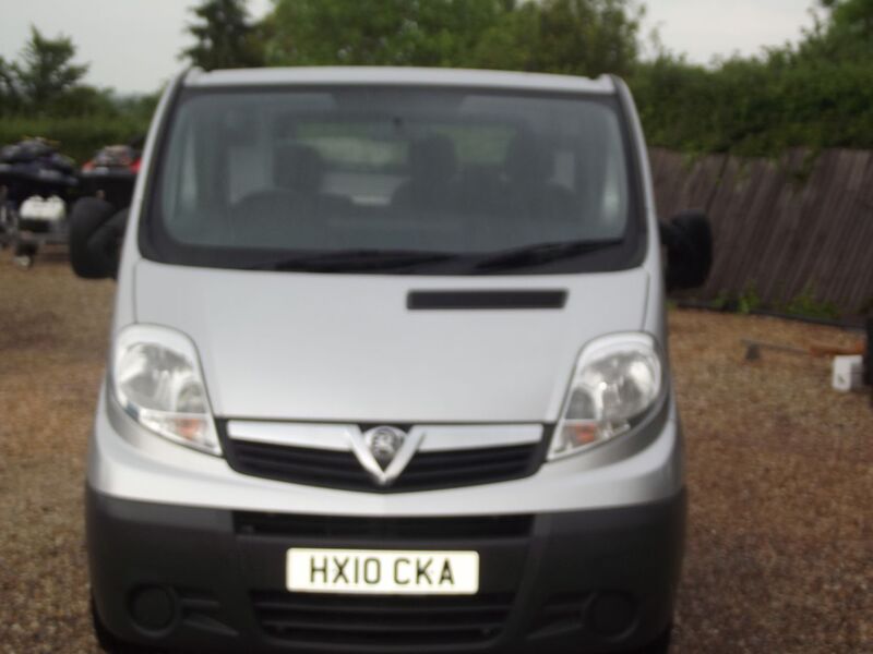 VAUXHALL VIVARO