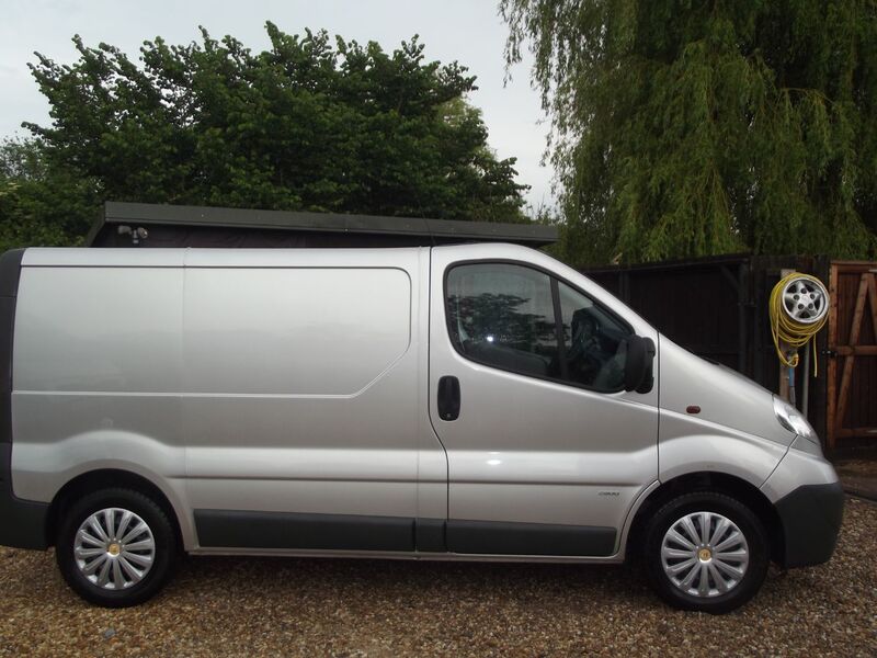 VAUXHALL VIVARO