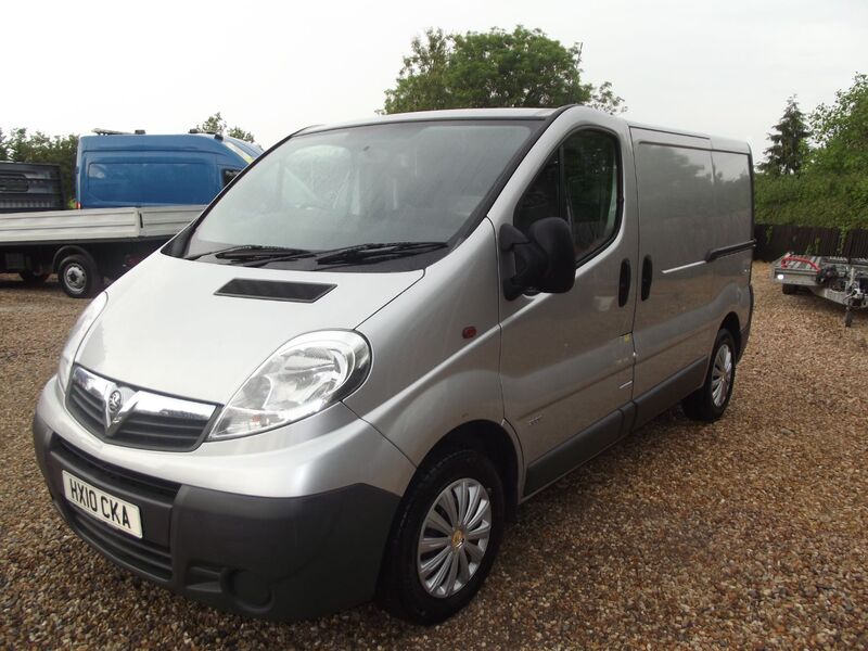 VAUXHALL VIVARO