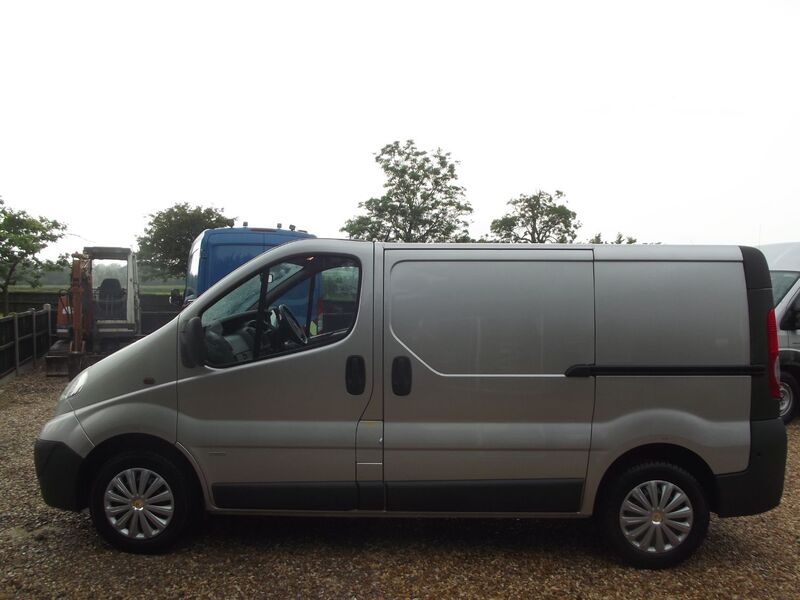 VAUXHALL VIVARO