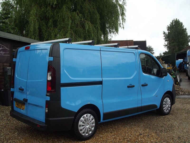 VAUXHALL VIVARO