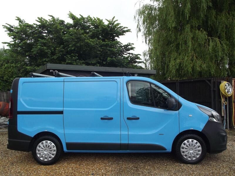 VAUXHALL VIVARO