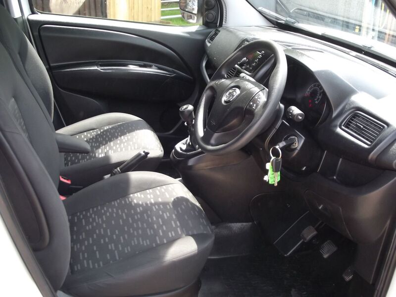 View VAUXHALL COMBO 1.6 CDTi  2300