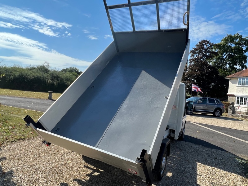 View PEUGEOT BOXER HDI 335 L2 Tipper