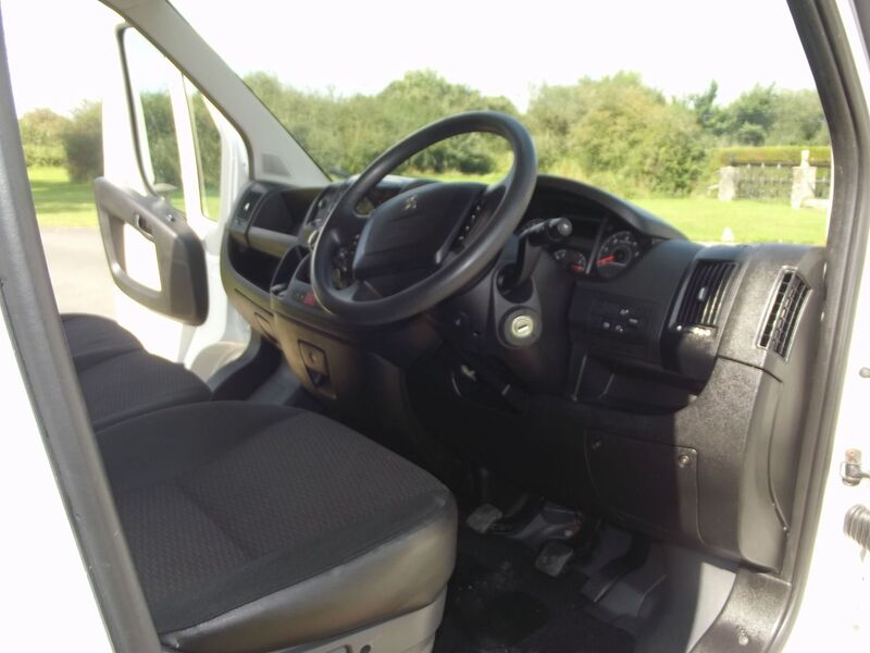 View PEUGEOT BOXER BLUE HDI 335 L3H2 PV