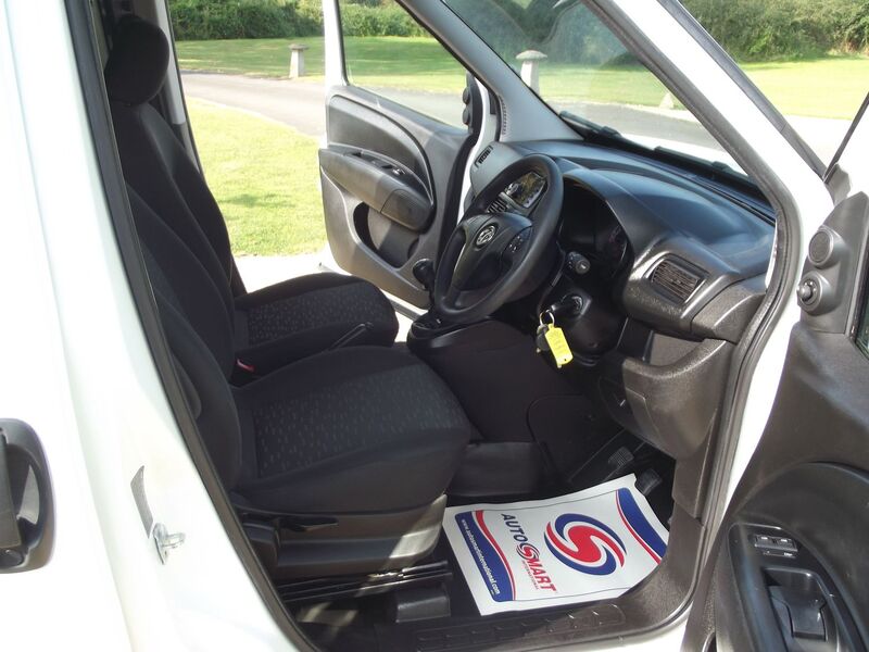 View VAUXHALL COMBO L2 H1 2300 CDTI Start Stop