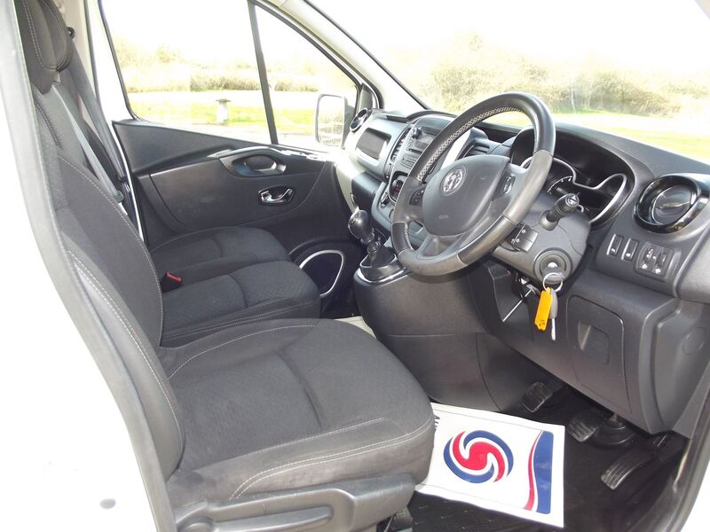 View VAUXHALL VIVARO 2900 L1H1 CDTI PANEL VAN SPORTIVE