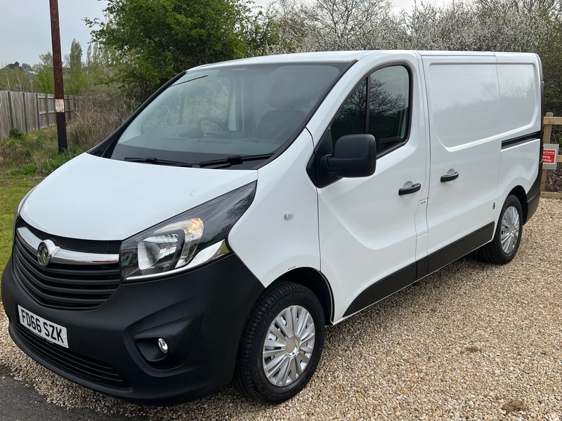 VAUXHALL VIVARO