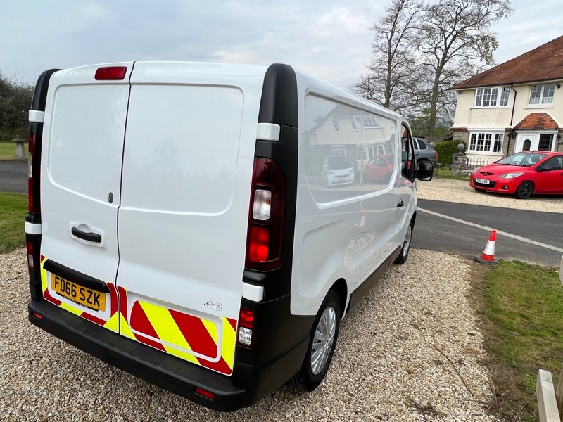 VAUXHALL VIVARO