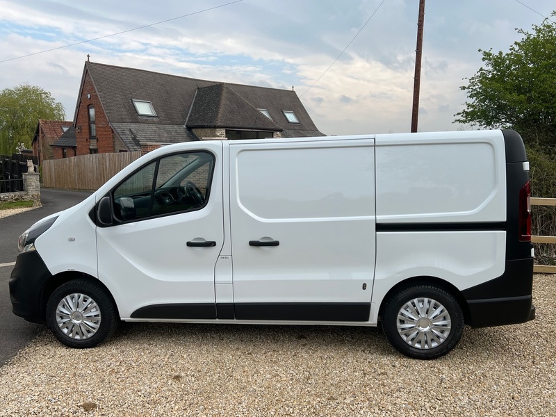 VAUXHALL VIVARO