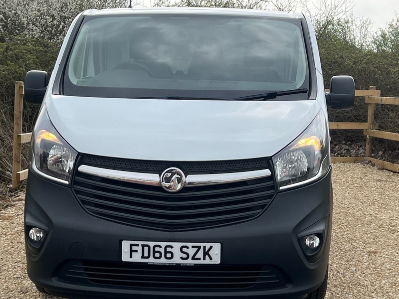 VAUXHALL VIVARO