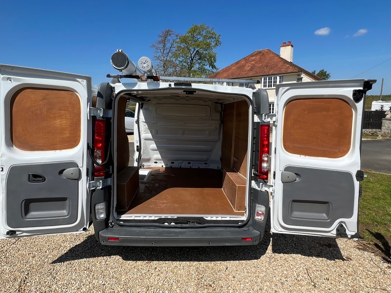 RENAULT TRAFIC