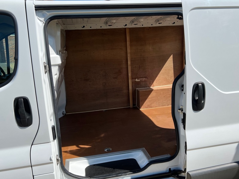 RENAULT TRAFIC