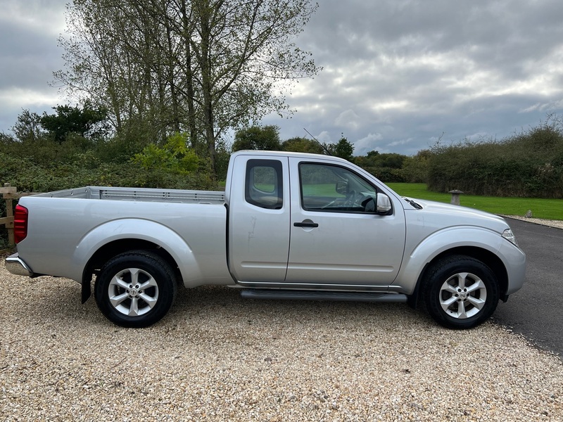 NISSAN NAVARA