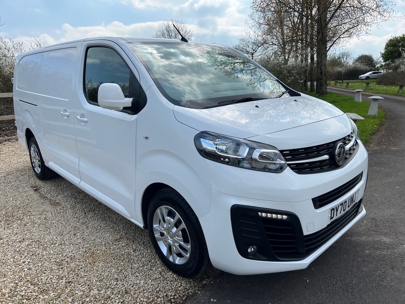 VAUXHALL VIVARO